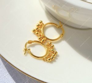 Top Top Sallantılı Tasarım Halka Küpe